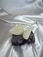 Schmetterling aus Kristall auf Amethyst
