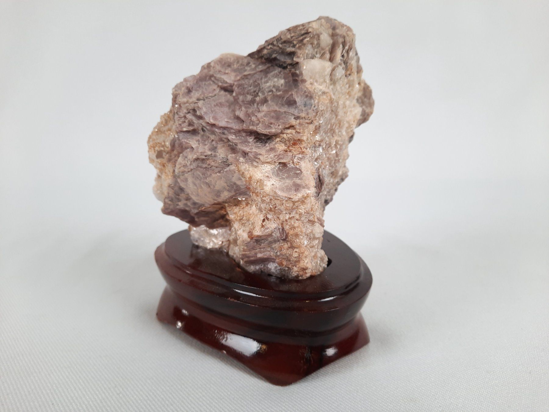 Minéraux & Lithothérapie: Stein auf Holzsockel – D'occasion à Beinwil am See par Restwert_Beinwil 1