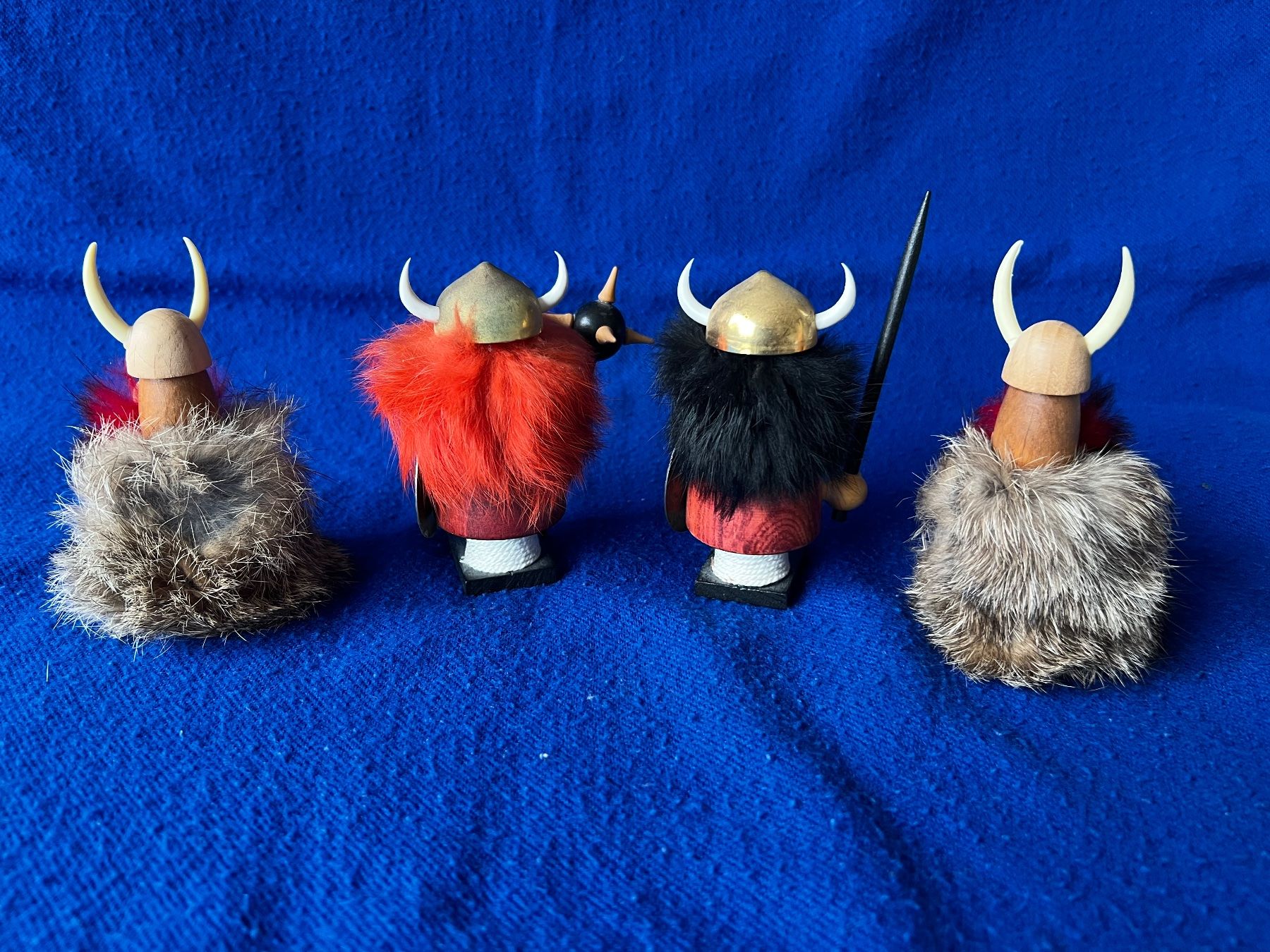 Figuren: Wikinger-Figuren (aus Holz/Fell) – Gebraucht aus Muttenz von Flyaway747 1