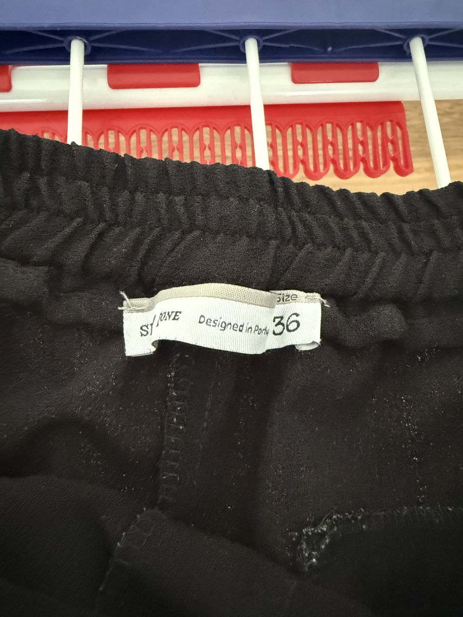 Pantaloni: Stoffhose Grösse 36 schwarz – Usato da Zürich venduto da bia_6kmj 2