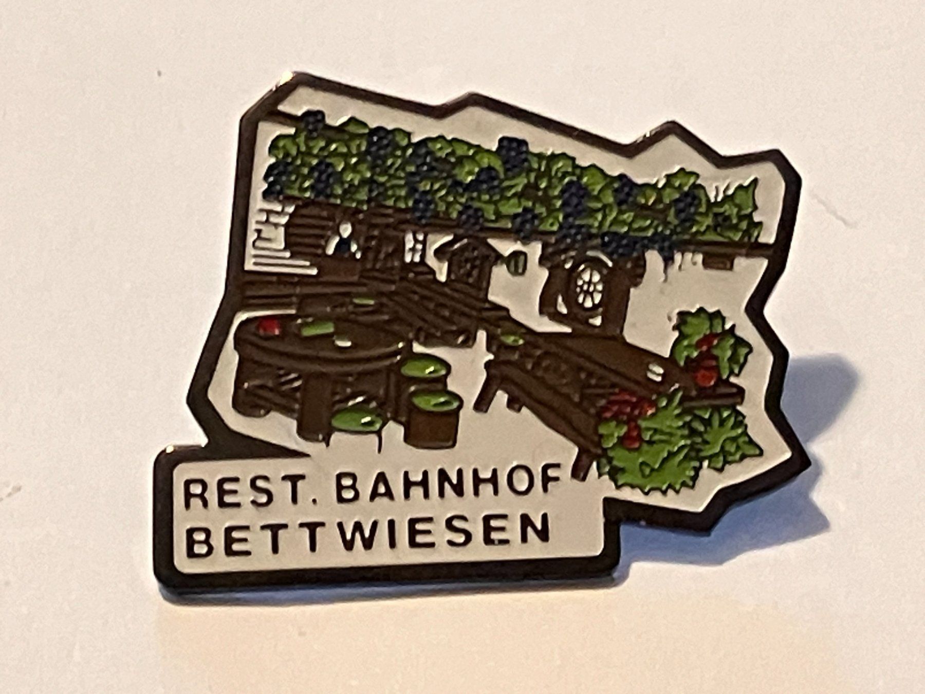 Placchette & Badge: 1 Pin Restaurant Bahnhof Bettwiesen – Usato da Basel venduto da djwwpp