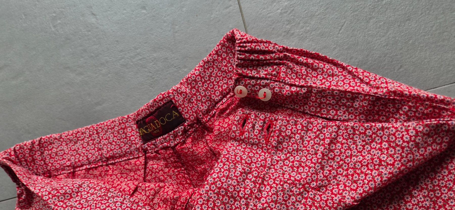 Pantaloni: Short en coton léger, taille S – Usato da vufflens la ville venduto da Veuveclicquot 3