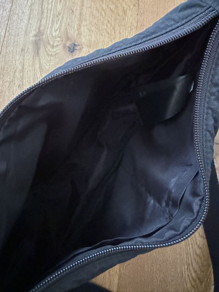 Uniqlo Taschen: Uniqlo - Runde Mini Schultertasche – Gebraucht aus Interlaken von fbnscl 4