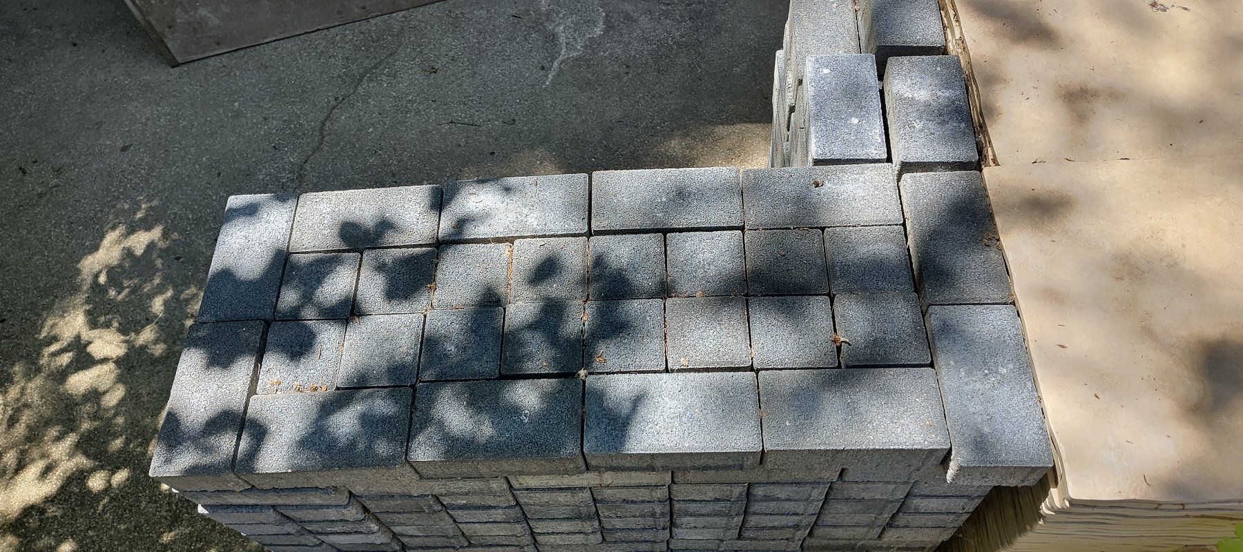 Revêtements de sol: Pavé en béton – D'occasion à Bassins par mazette13 3