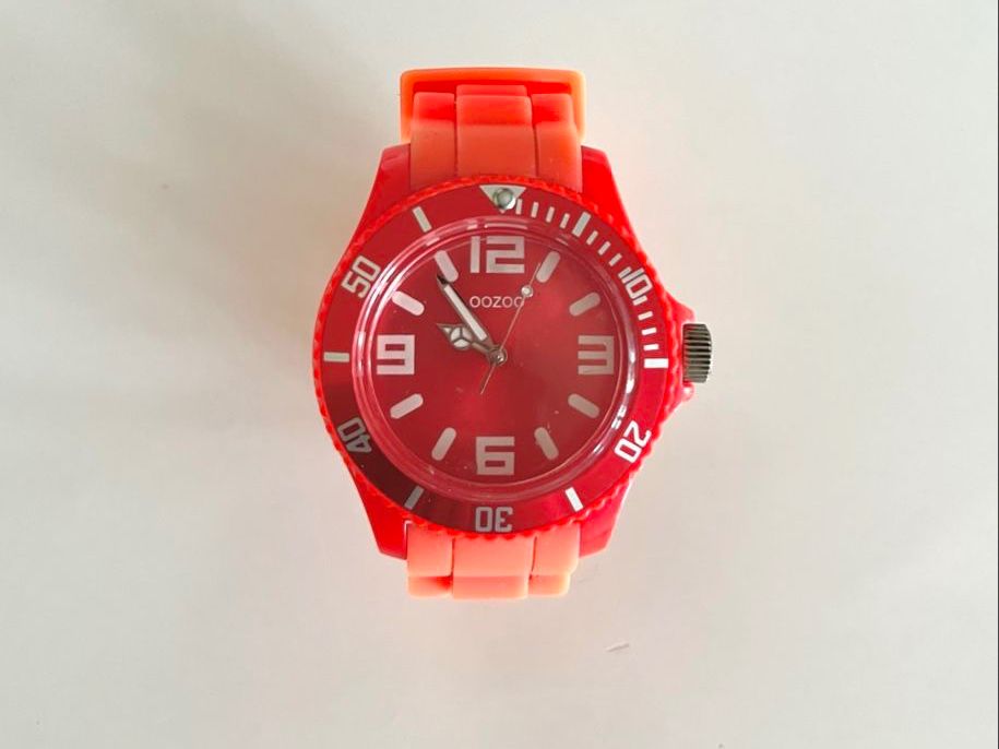 Armbänder & -reifen: OOZOO ARMBANDUHR CORAL – Gebraucht aus Basel von JJ.Elena