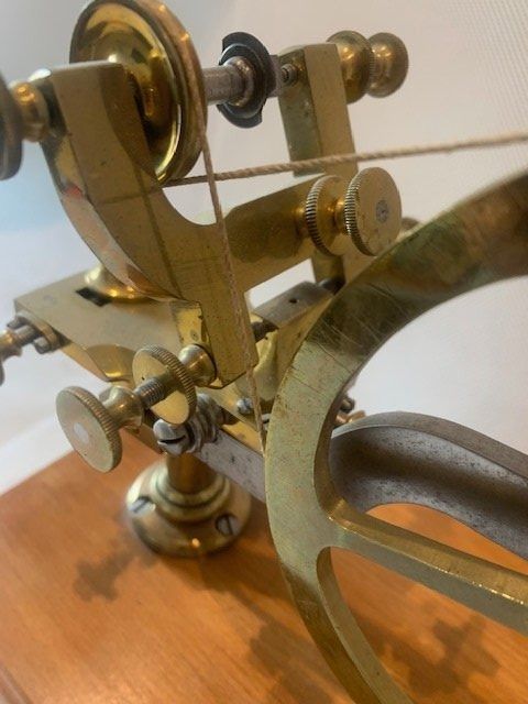 Outil Ancien D'horlogerie Avec Accessoires - Occasion, Matériel De Réparation