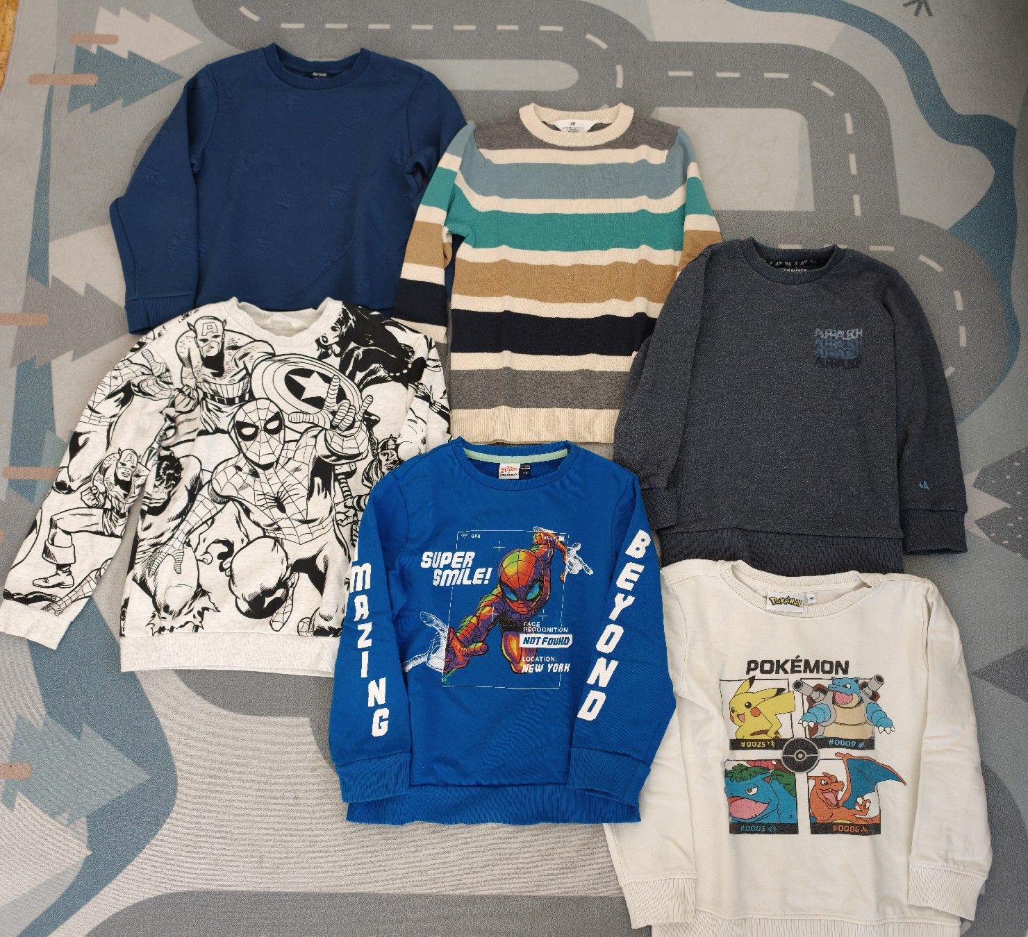 Kleiderpakete & -sets: 6 Pullover Set Kinder Gr. 122/128 gebraucht – Gebraucht aus Naters von Nikii