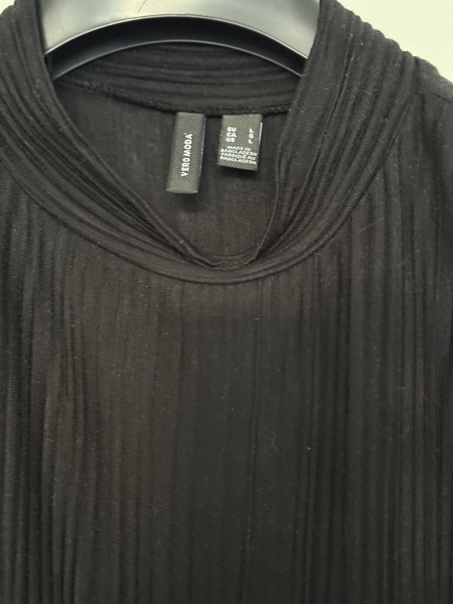 Vero Moda Top: Schwarzes Rip Top Vero Moda – Nuovo (secondo la descrizione) da Baden venduto da jmrtens 3