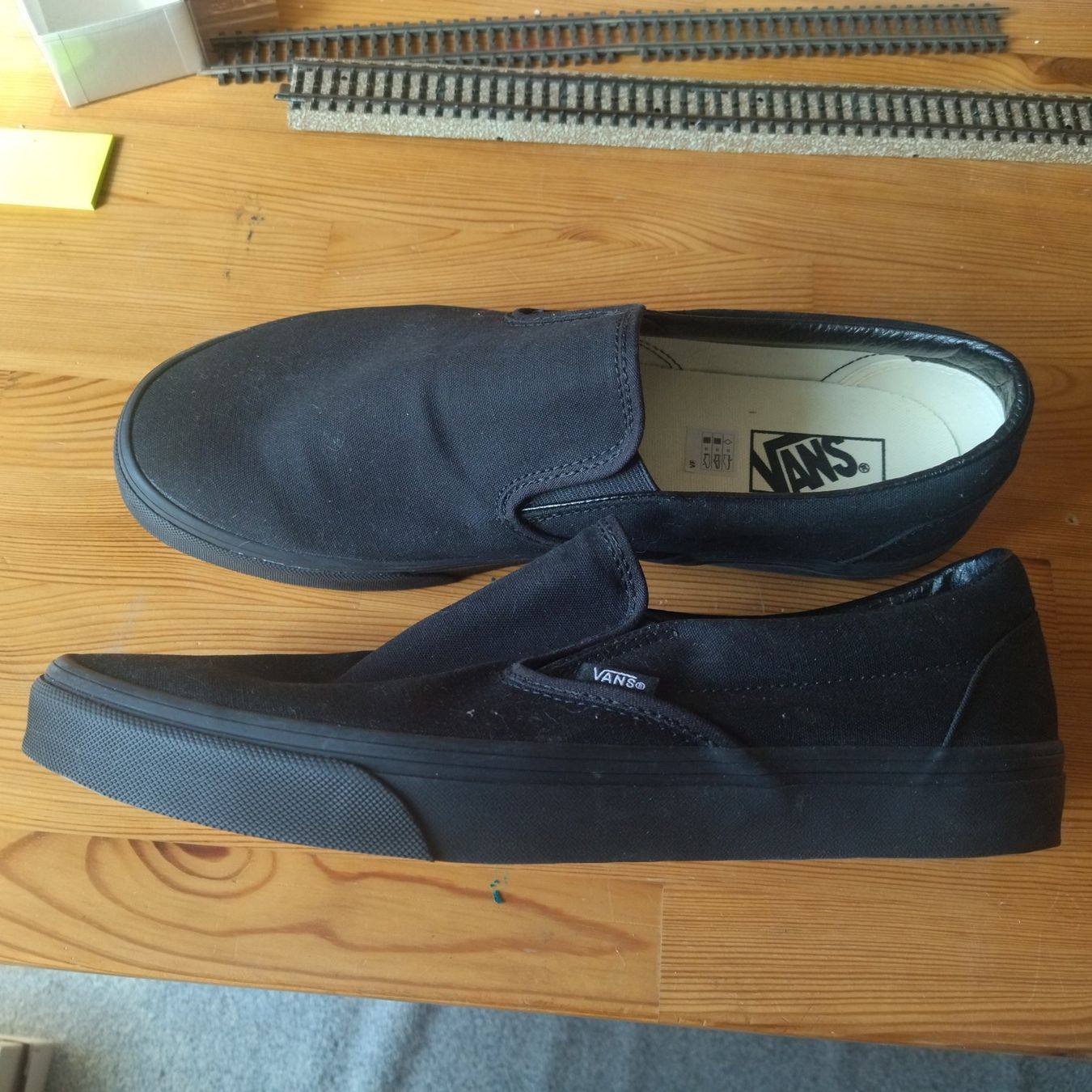 Vans Herrenschuhe: Vans Slip On Schwarz, Grösse 45 – Neu (gemäss Beschreibung) aus Basel von BeanieUp 1