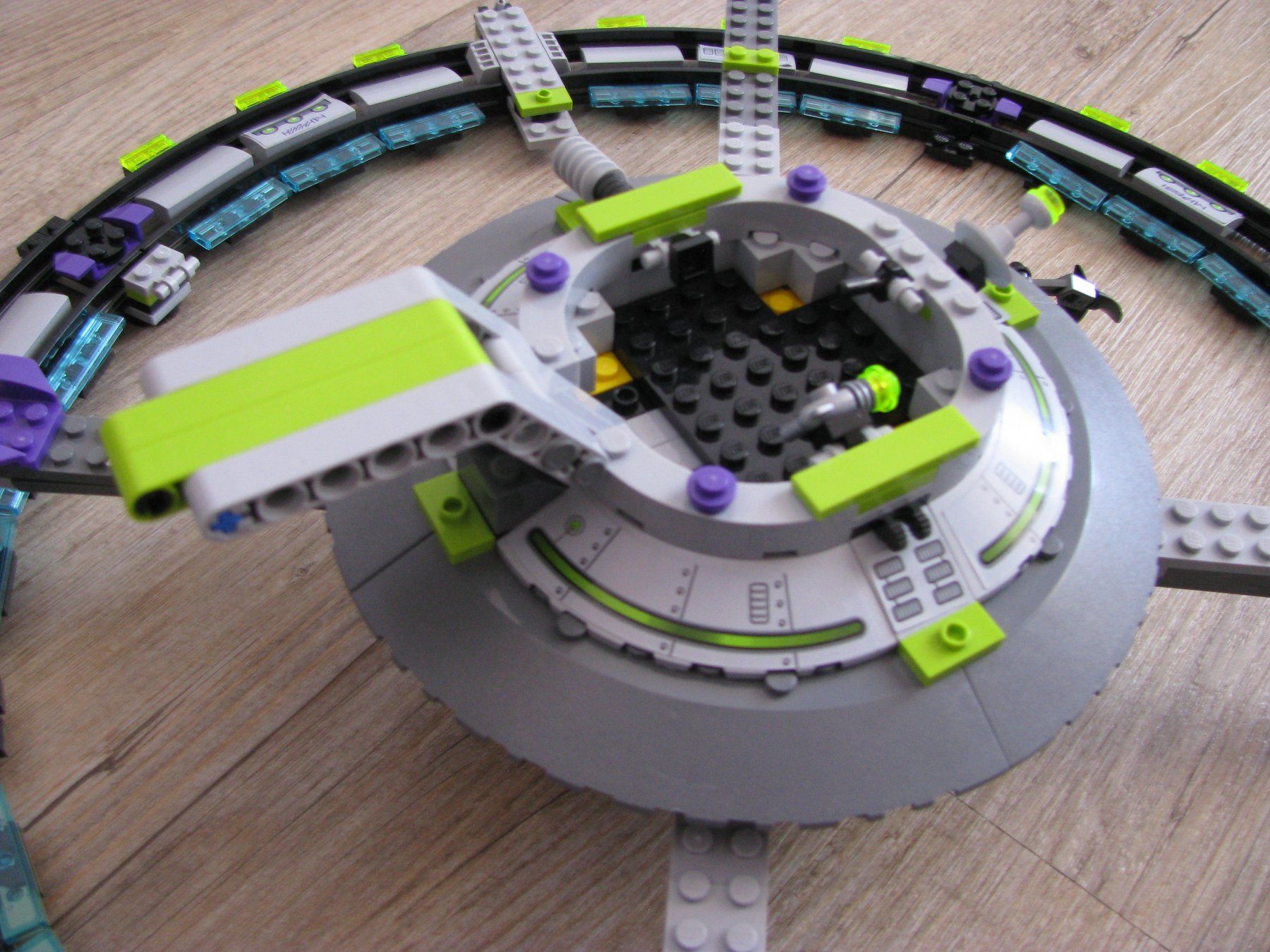 Lego Kit di costruzioni: LEGO Alien Conquest 7065 - Alienraumschiff – Usato da Zweisimmen venduto da Domii 4