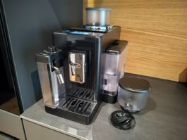 De'Longhi Rivelia Kaffeevollautomat mit Milchfunktion