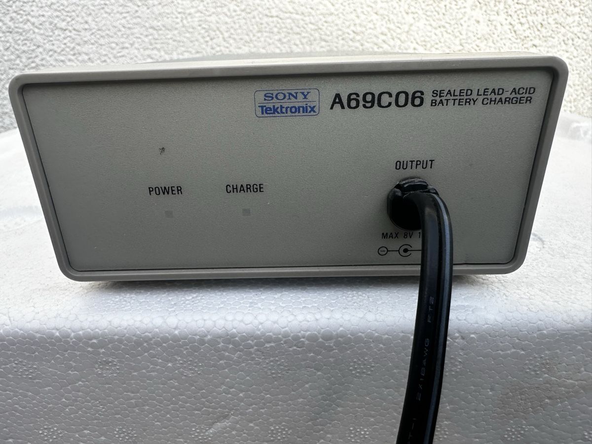 Sony Akkus & Batterien: Sony Tektronix A69C06 Ladegerät  – Gebraucht aus Zürich von deftwow