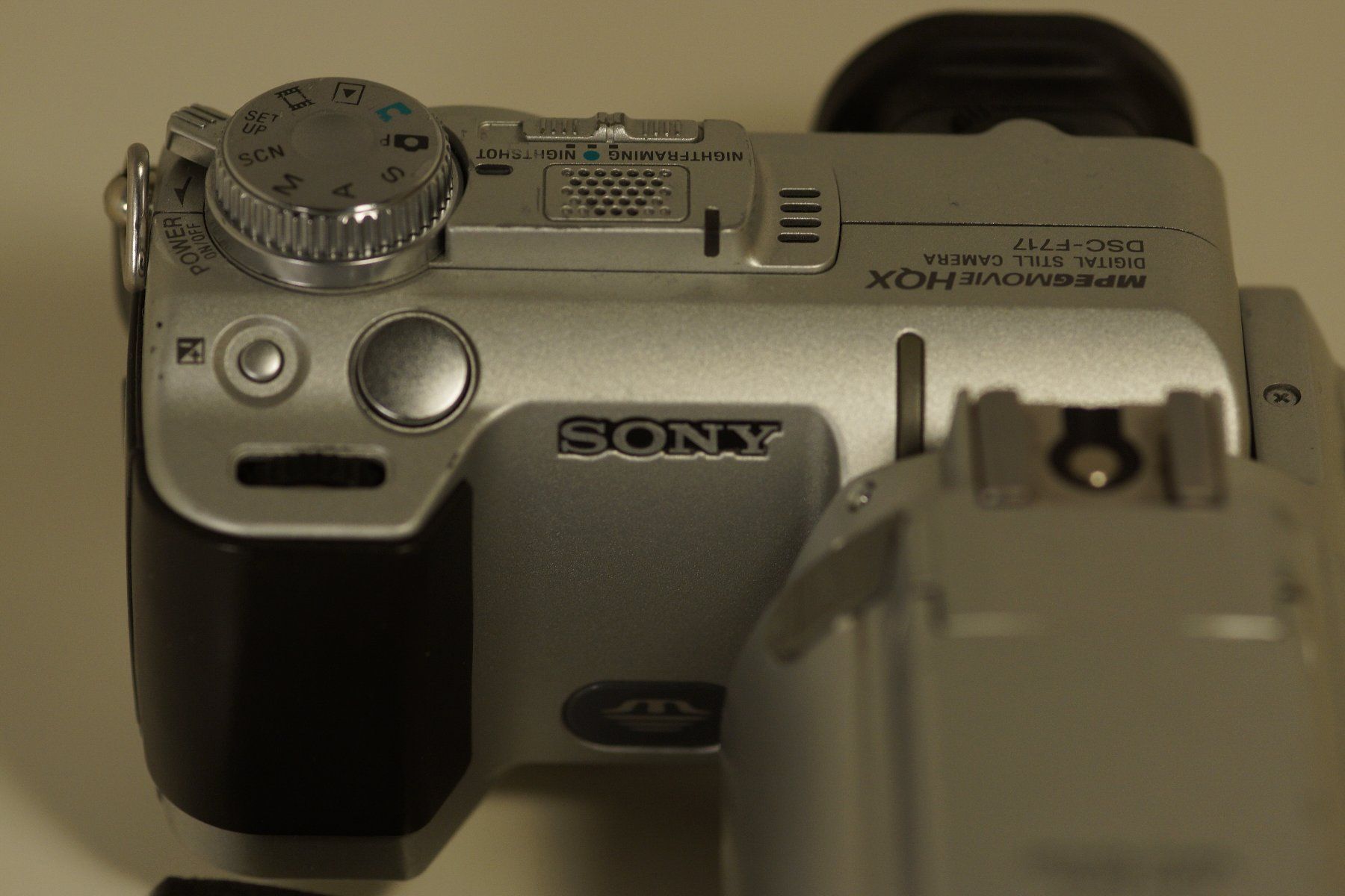Sony Kamera: Sony DSC-F717 For Parts – Defekt aus Wetzikon ZH von ChrimsChrams 2