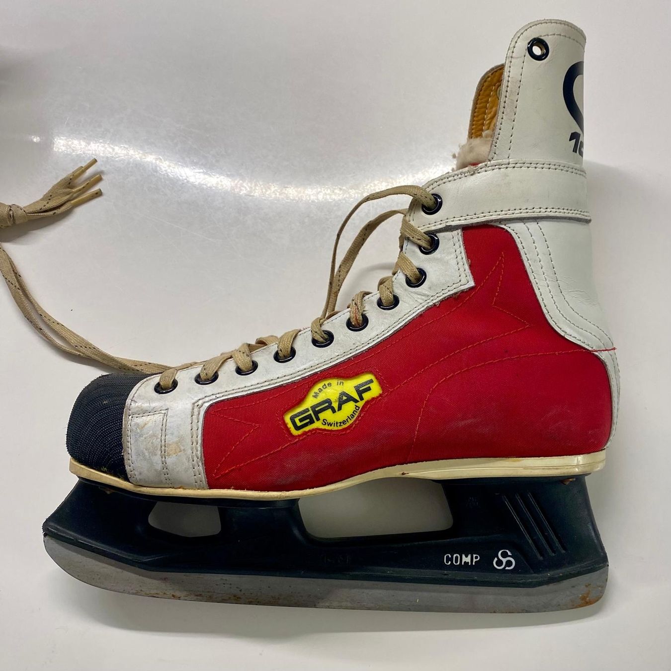 Graf Pattini da ghiaccio: Vintage Graf Eisschuhe, Grösse 41 – Usato da Krauchthal venduto da SamsPuce 1