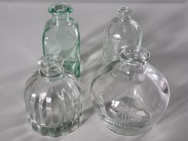 4 flacon en verre, vintages, hauteur environ 10 cm.