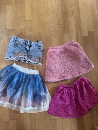 Mädchen Röcke und Shorts 122/128