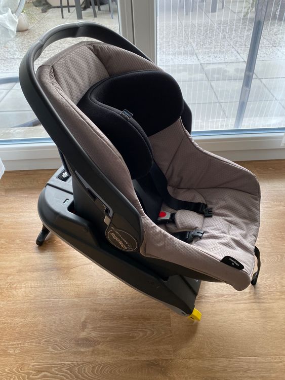 Maxi Cosi mit Isofix Base Station der Marke PegPerego Kaufen auf Ricardo