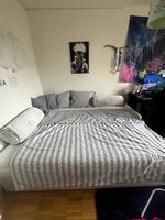 Weisses Bett 