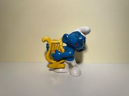 Schlumpf mit Harfe