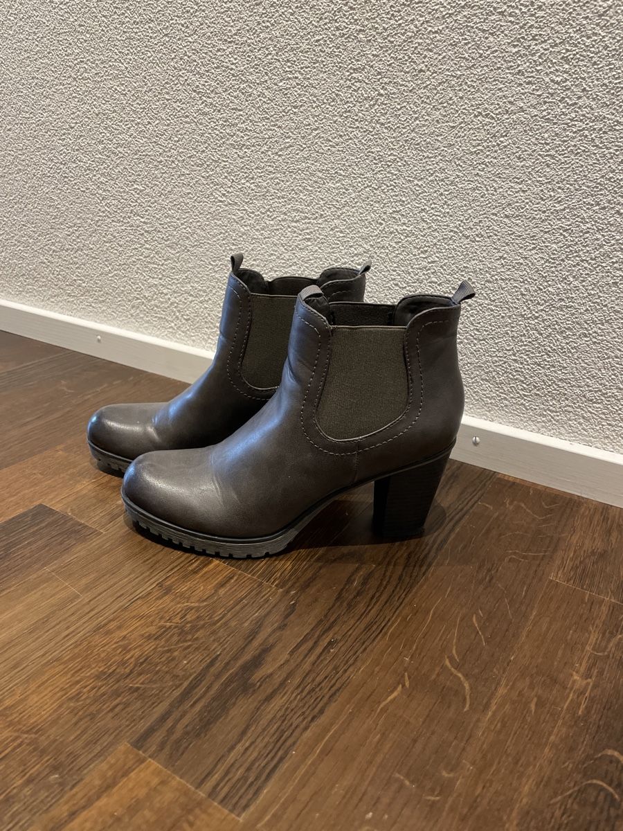 Graceland Scarpe da donna: Graue Stiefeletten von Graceland – Usato da Schmitten FR venduto da Monei19