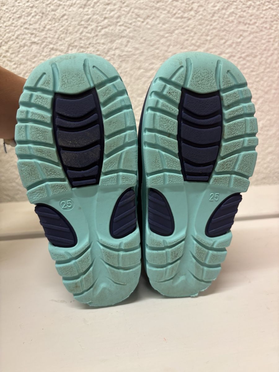 Scarpe per ragazzi: Kinder Winterstiefel Sternenmuster Grösse 25  – Usato da Uster venduto da swordfish_m 3