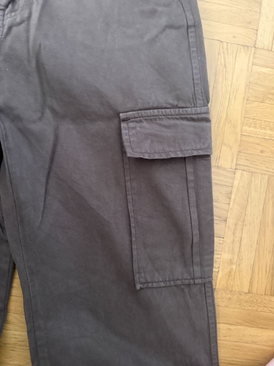 Stradivarius Pantaloni: Pantalon cargo marron STR – Usato da Vernier venduto da DubasNicole 1