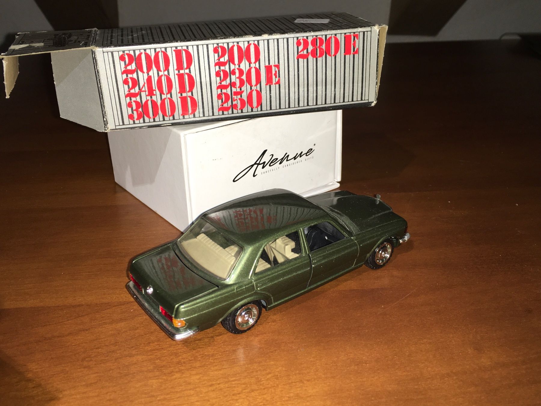 Mercedes-Benz Modellini d'auto: Mercedes-Benz 200 D - 300 D oder 200 - 280 von Cursor – Nuovo (secondo la descrizione) da Wohlen AG venduto da PrivatSammlung 1