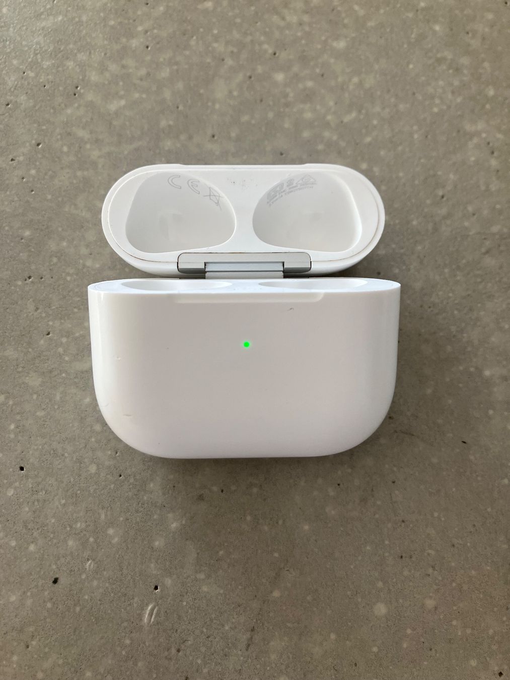 Apple Cuffie: Apple AirPods 3 Case – Usato da Lausanne venduto da mr.v