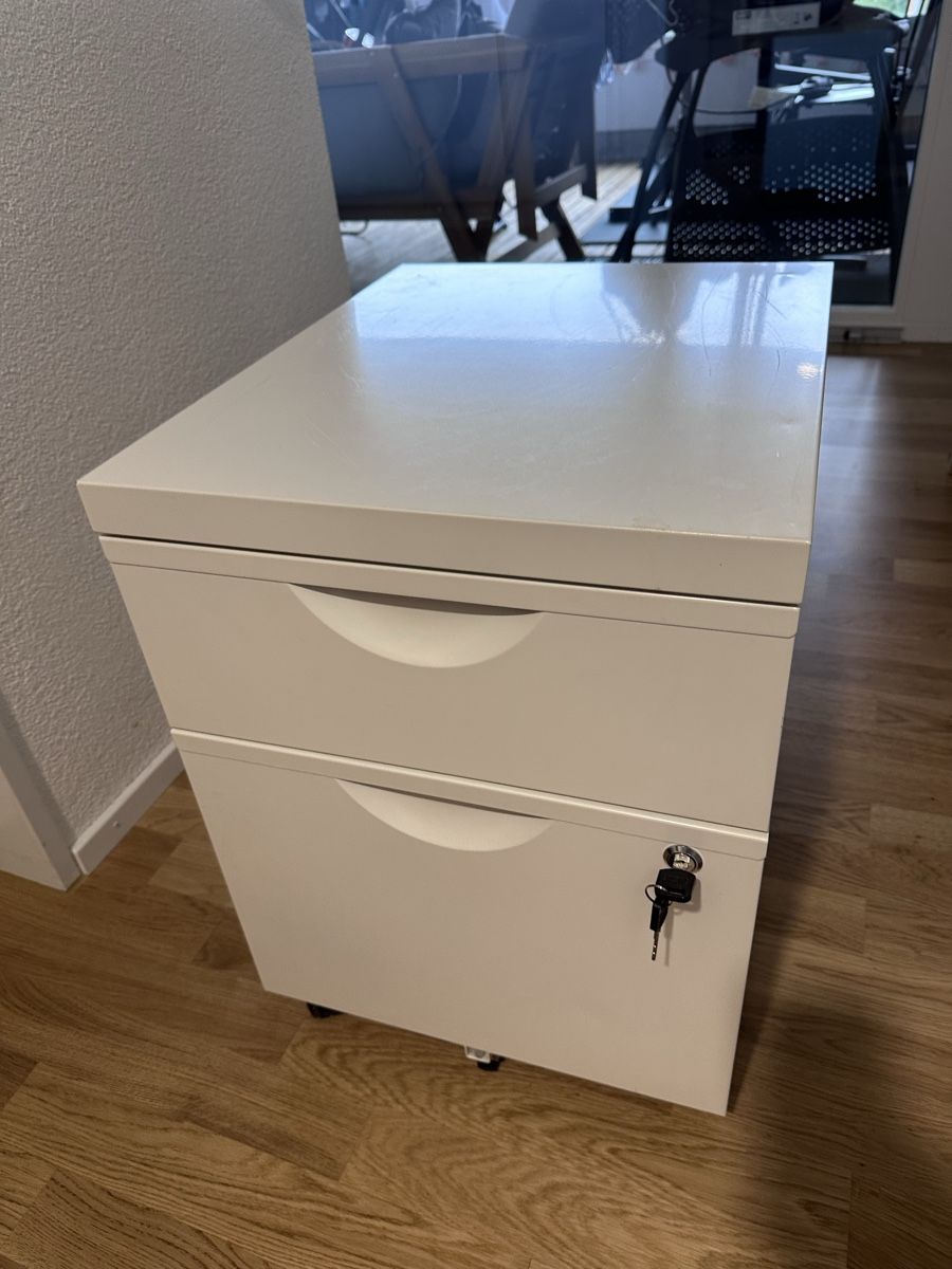 Ikea Banconi: Rollcontainer weiss mit zwei Schubladen – Usato da Wädenswil venduto da Manufu17