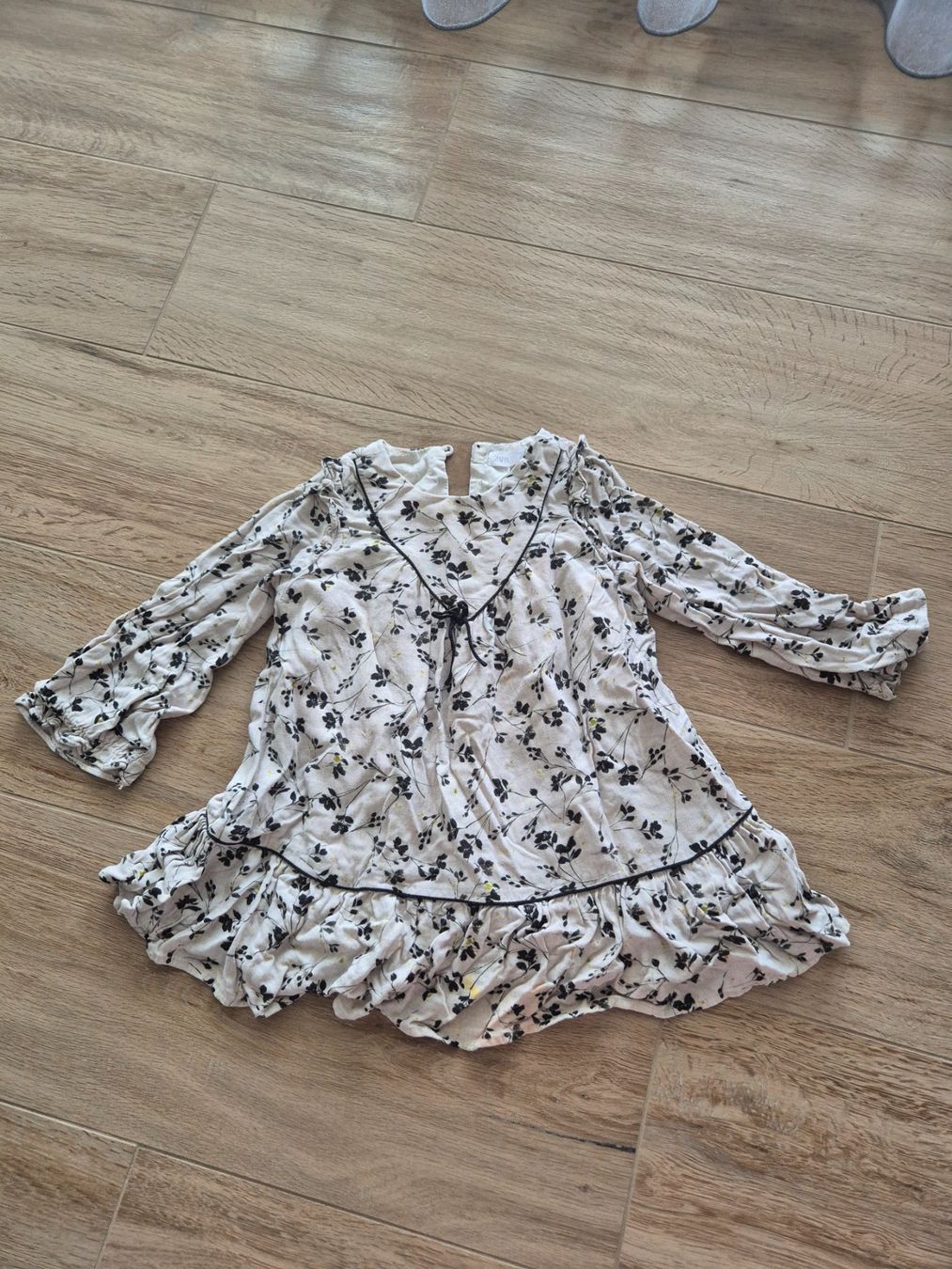 Zara Vestiti & Gonne: Zara Kleid mit Blumenmuster, Grösse 104 – Usato da Wohlen AG venduto da dim_rg9y