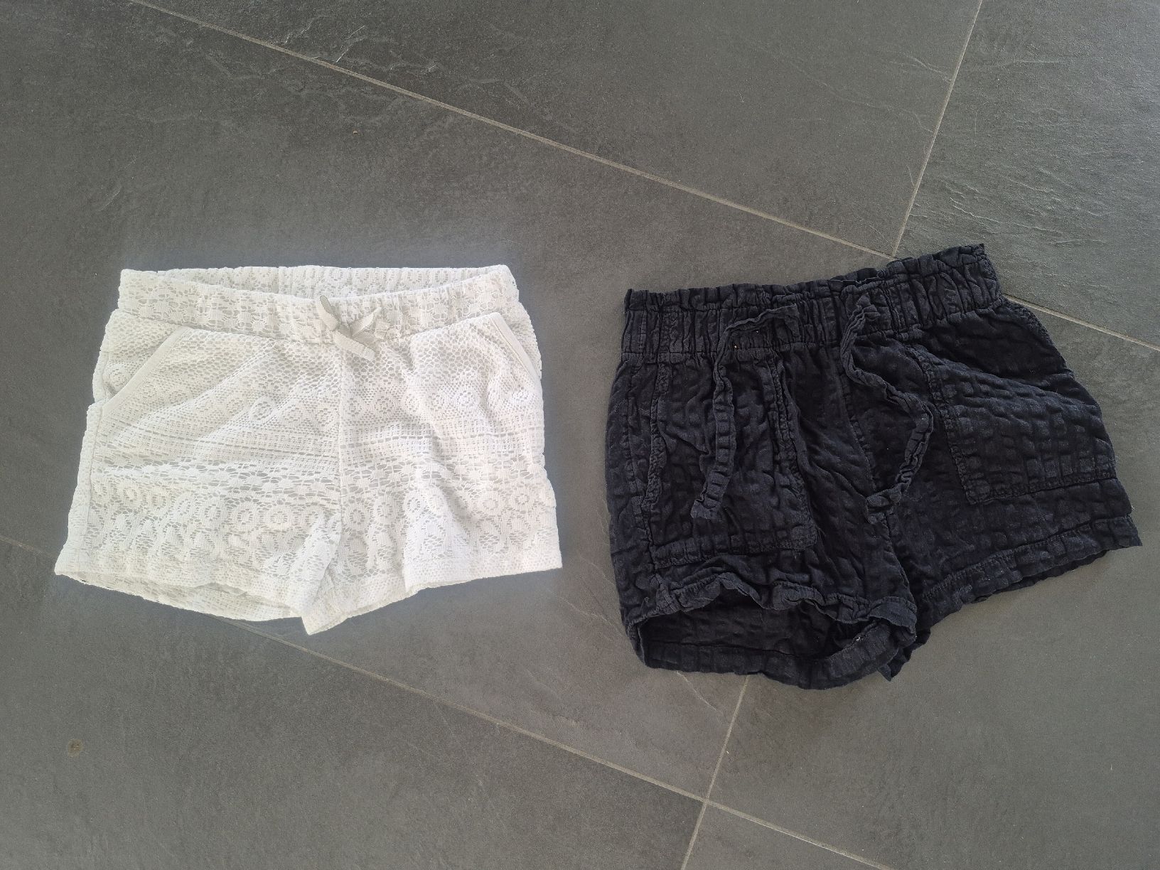 Pantaloni: 2 x Shorts Sommer 134/140 – Usato da Gossau SG venduto da anfre82