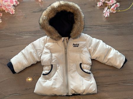 Winterjacke von Levi's, Grösse 6M, Top Zustand!