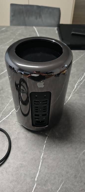 PCs: Mac Pro 6.1 – D'occasion à Zweidlen par jasko_ 1