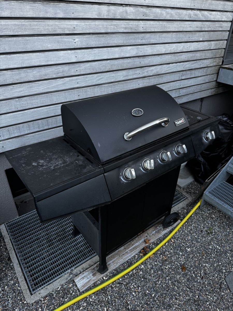 Griglie: Gasgrill Tando 4 Brenner mit Seitenkocher – Usato da Neuenkirch venduto da Ducatirider
