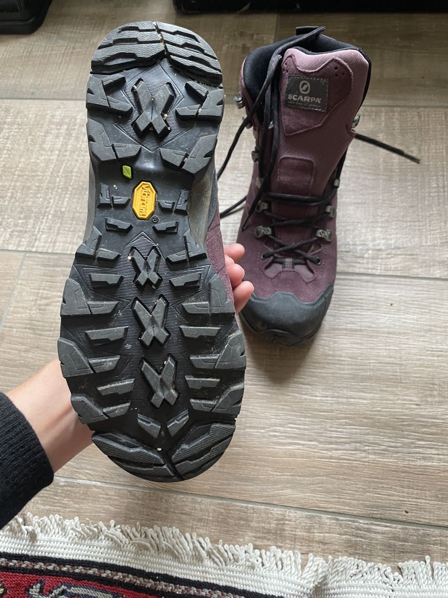 Scarpa Scarpe da donna: Chaussures de marche – Usato da Neuchâtel venduto da Camille_j 2