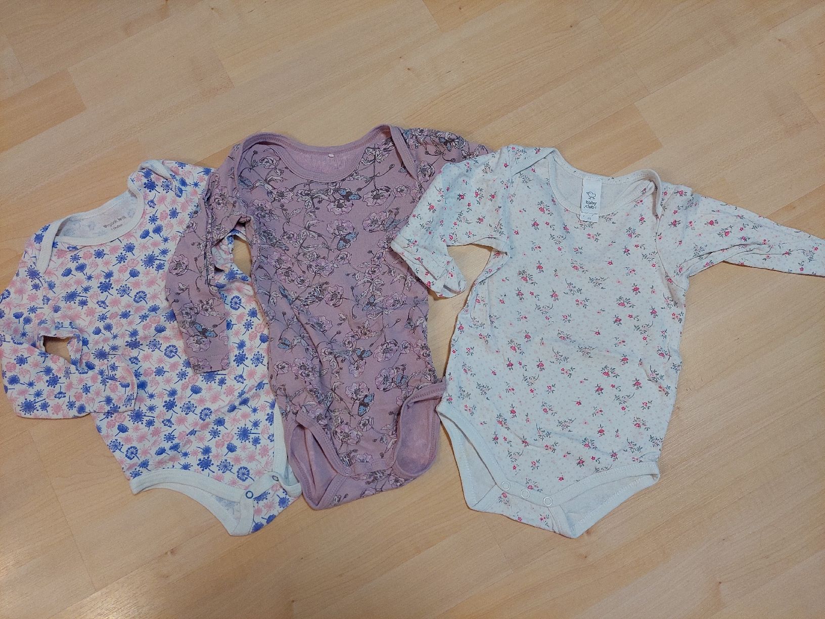 Lotti & Set di vestiti: 11 langarm Bodys Grösse 86/92 Mädchen – Usato da Gränichen venduto da JaelRoost 1