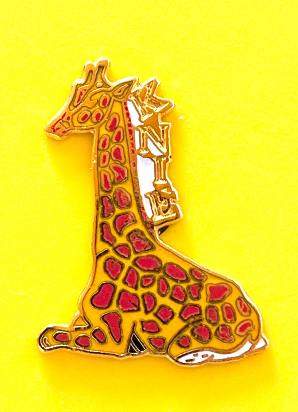 Placchette & Badge: Pin - Knie girafe – Usato da Renan BE venduto da johncactus
