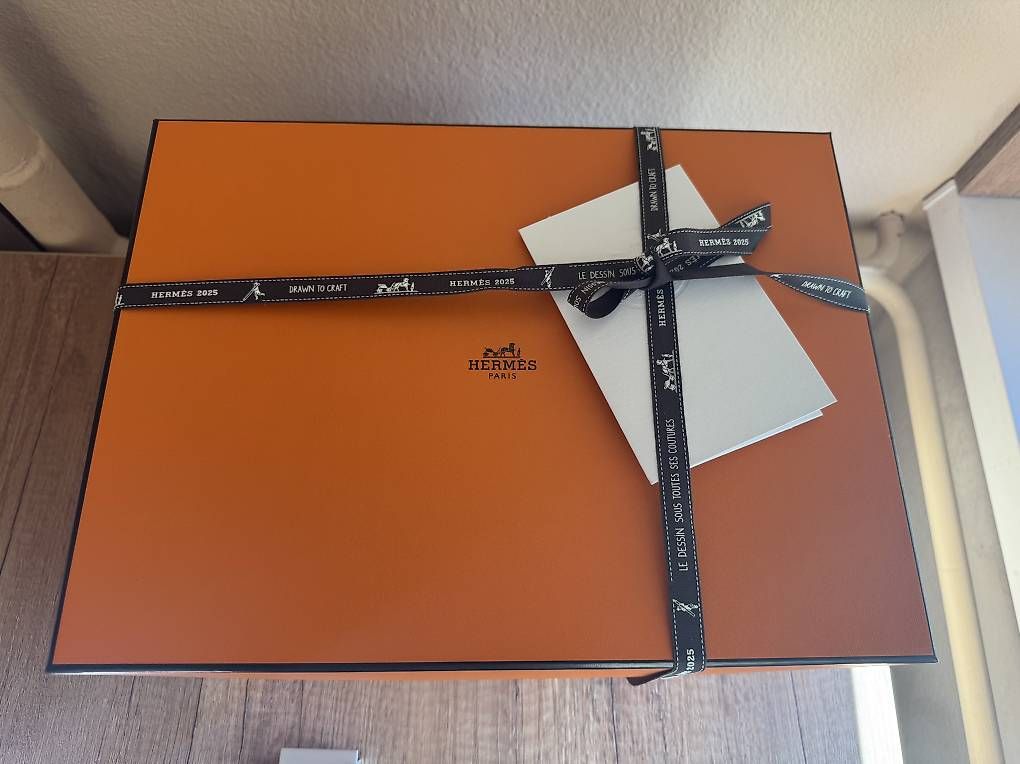 Hermès Sonstige Dekorationen & Accessoires: Originale Hermès Luxus-Box – Gebraucht aus Emmetten von kel_982x 4