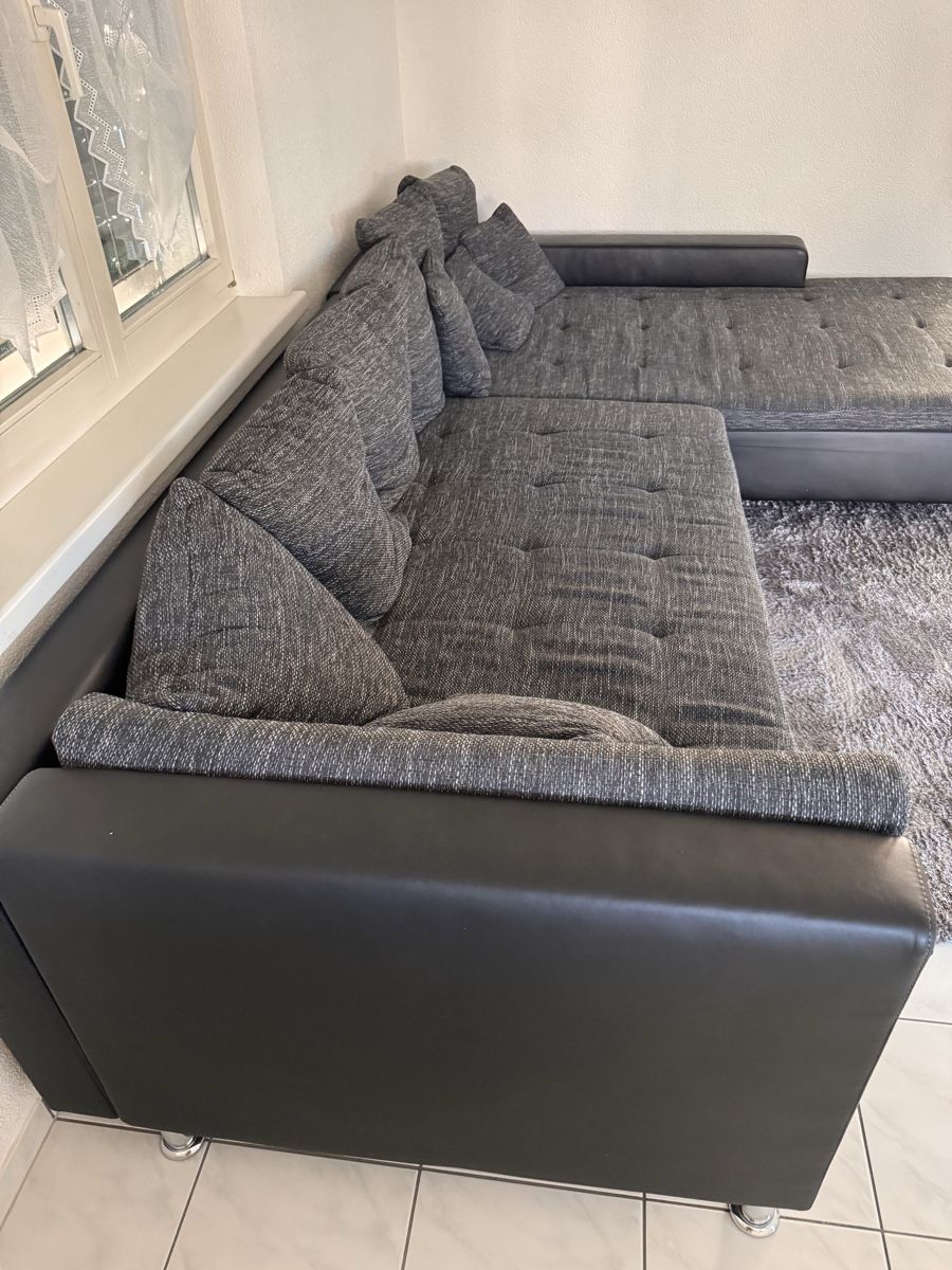 Divani: Ecksofa grau mit Kunstleder, Masse 323x216cm – Usato da Oberbipp venduto da McLee23 3