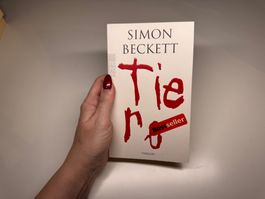 ROMAN: Simon Beckett, Tiere
