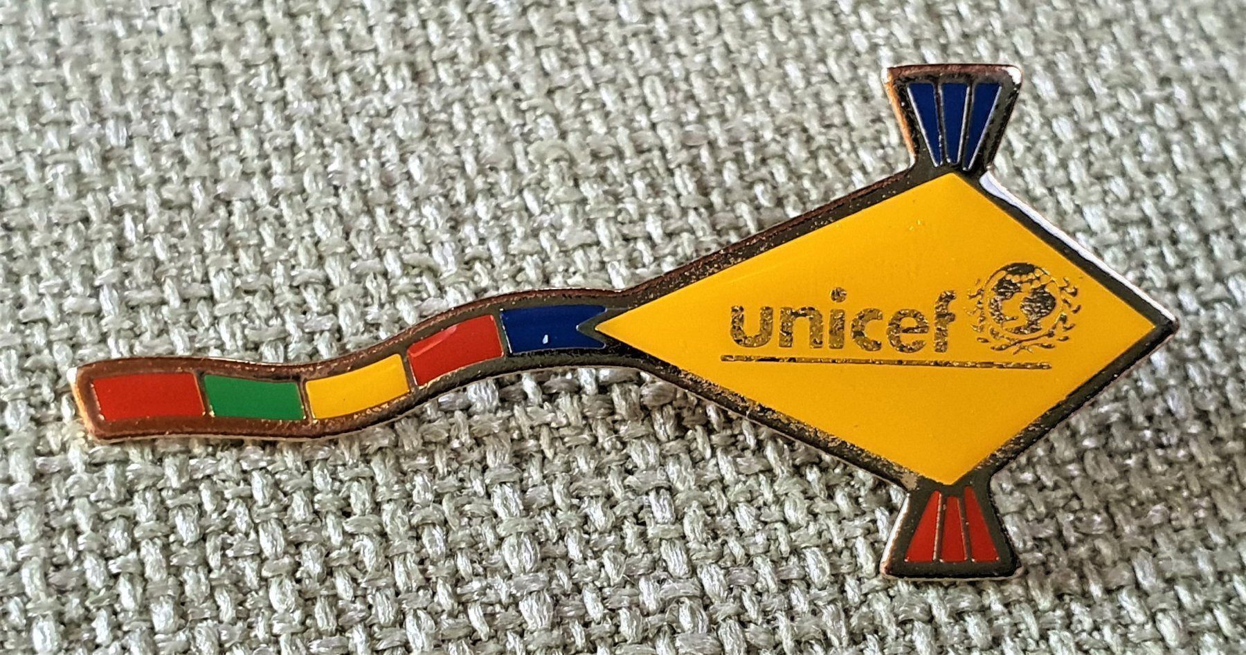 Placchette & Badge: J634 - Pin unicef Kinder Drachen – Usato da Reinach BL venduto da Boston-Verkauf