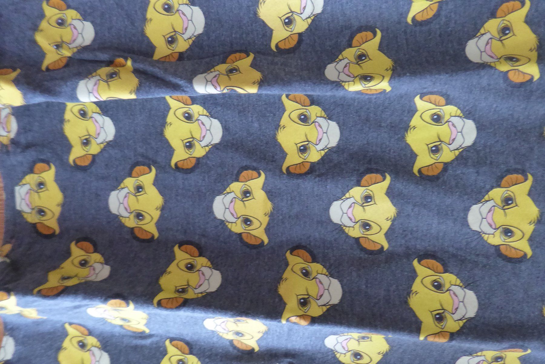 Disney T-shirt: Disney Tshirt Gr M – Usato da Sargans venduto da Benziner 3