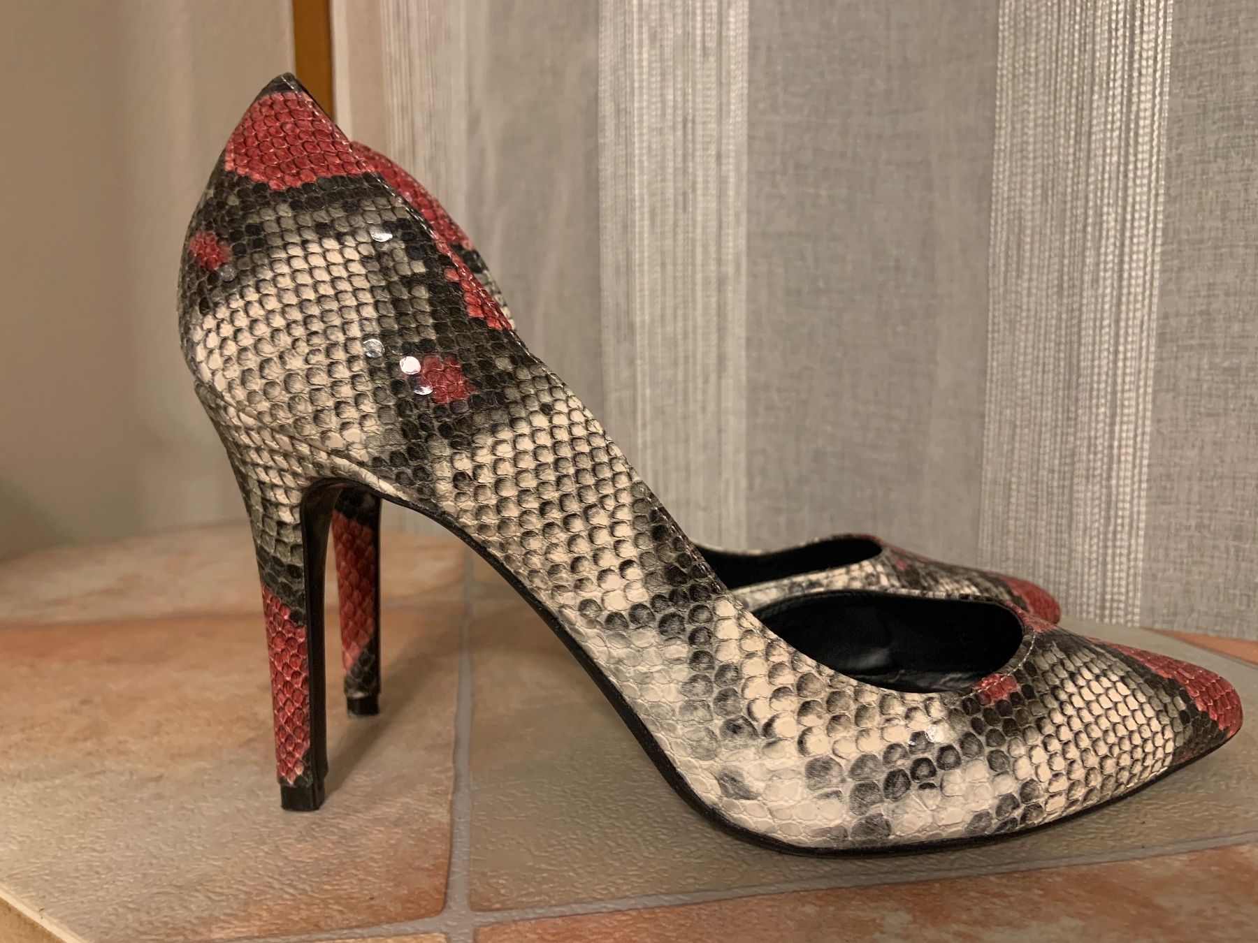 Mango Scarpe da donna: Scarpe decolte’ MANGO pitonate – Usato da Grono venduto da tes_6t5v 1
