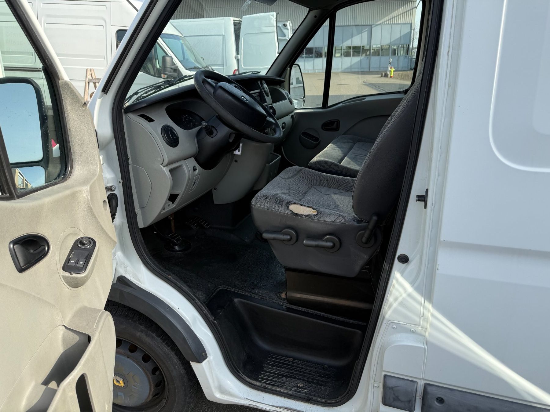 Renault Veicoli commerciali: Renault Master L2H2 – Usato da Dübendorf venduto da rog_8pqk 4