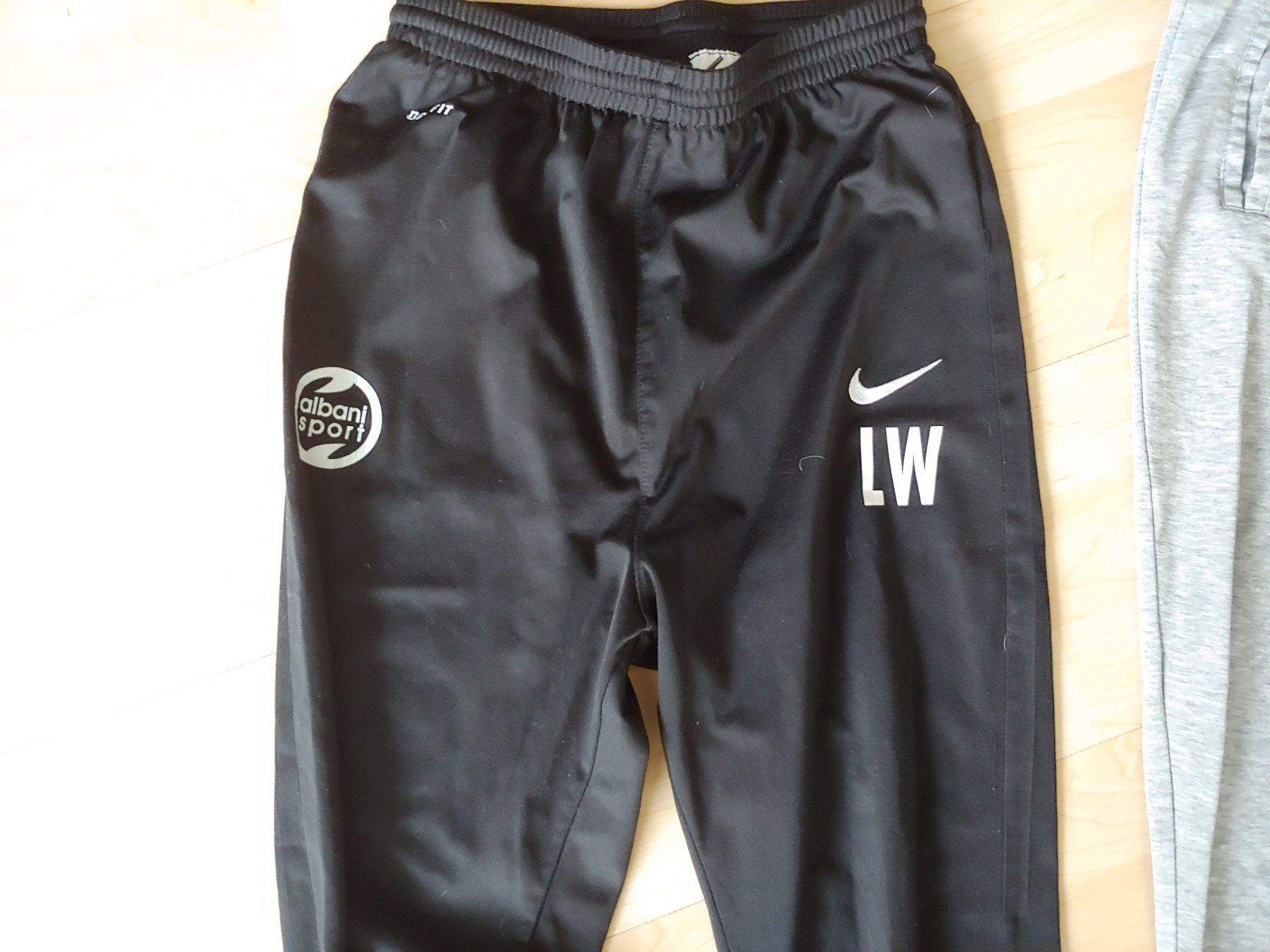 Pantaloni: 3 Sporthosen, Trainerhosen, Gr. S – Usato da Suhr venduto da andreas_2008 4