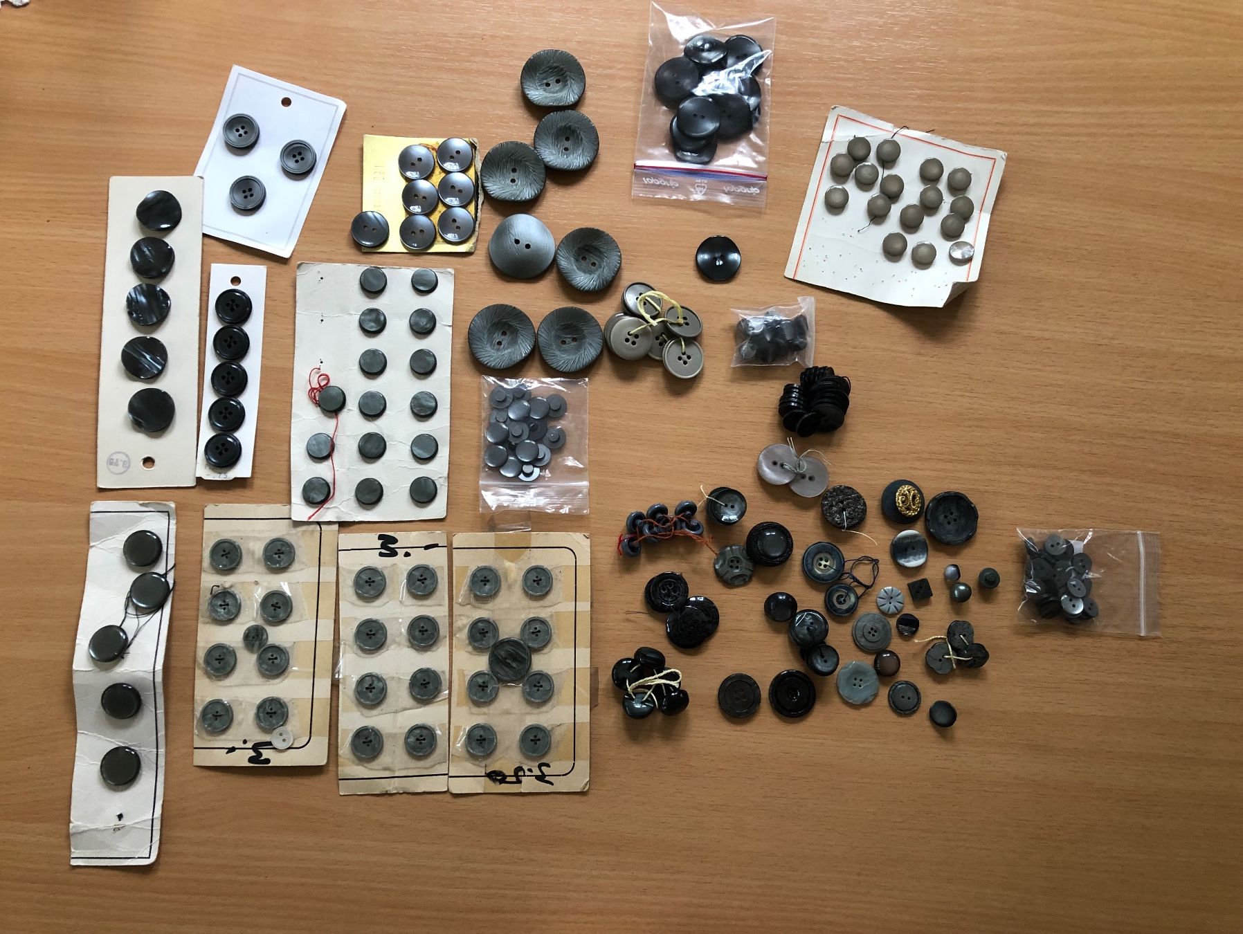 Bottoni: Lot Knöpfe in Grau ca. 800 gr. – Usato da Sirnach venduto da Goforit2001 1