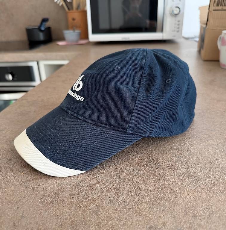 Balenciaga Copricapi, berretti & cappellini: Casquette Balenciaga – Usato da St. Urban venduto da dju_lila 1
