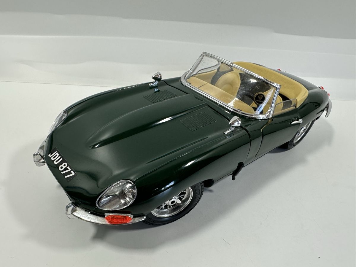 Bburago Modellini d'auto: 1961 Jaguar E Type Cabriolet 1:18, grün, BBURAGO  – Usato da Zofingen venduto da rf9_x2xt 1