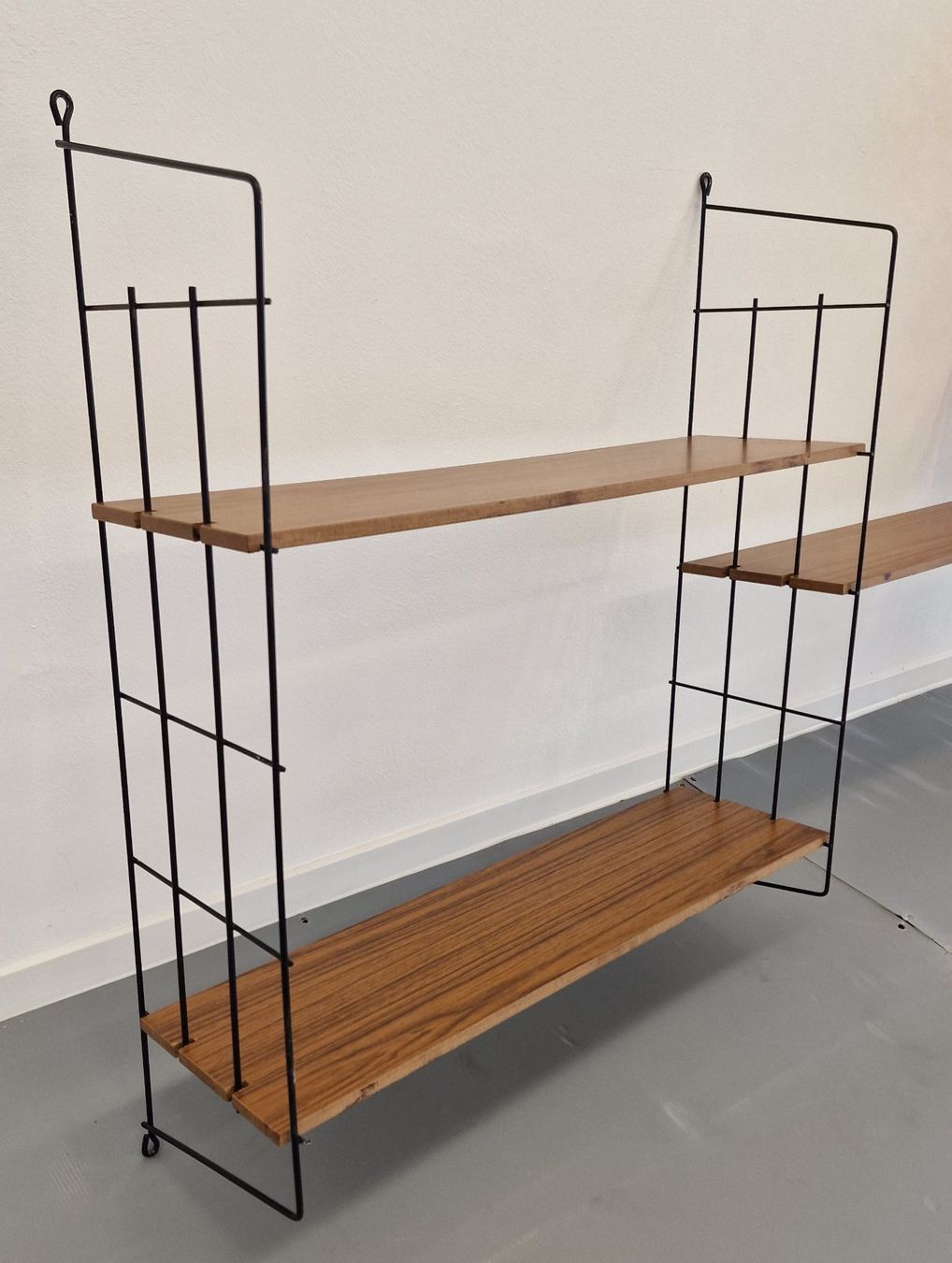 Scaffali: MCM Vintage Design, 2x Stringregal, Metall, HDF, 1960er – Usato da St. Gallen venduto da chambredirecte 6