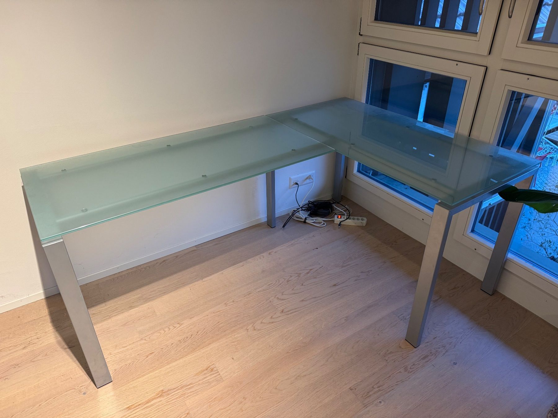 Interio Bureaux: Bürotisch aus Glas – D'occasion à Urdorf par flurin.doerig